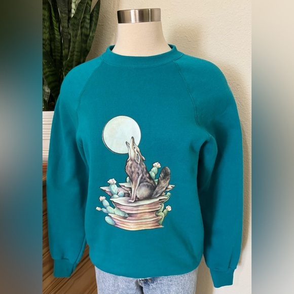 Vintage Tops - Vintage Howling Coyote Graphic Lee USA Made Sweatshirt‎ M Teal Southwestern